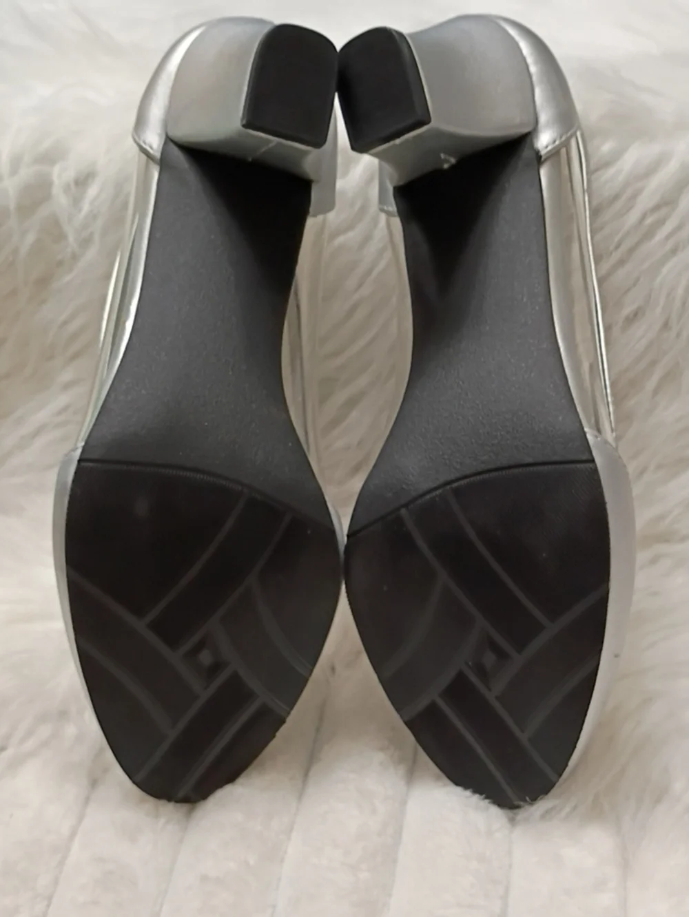 New Array Eve Synthetic Silver Mid-Heel Women's Pump Size 6M